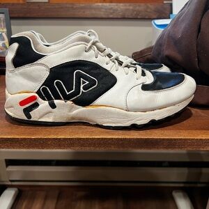 Vintage Men’s Fila Sneakers